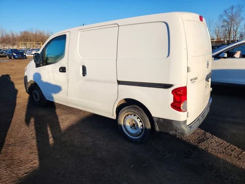 2015 Nissan NV 200, VIN 3N6CM0KN1FK716964. Фото 2 з 6 з аукціону Copart. Каталог авто зі США OpenDataCar.