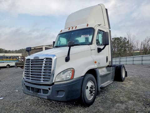 2016 Freightliner Cascadia 125, VIN 1FUBGEDV9GLHC5622. Фото 2 из 6 с аукциона Copart. Каталог авто из США OpenDataCar.