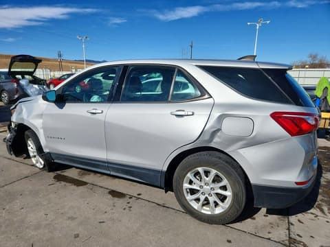 2018 Chevrolet Equinox, VIN 2GNAXHEV7J6146110. Фото 2 з 6 з аукціону Copart. Каталог авто зі США OpenDataCar.