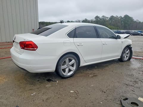 2015 Volkswagen Passat, VIN 1VWAS7A38FC115448. Фото 3 з 6 з аукціону Copart. Каталог авто зі США OpenDataCar.