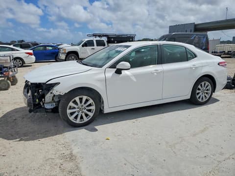 2020 Toyota Camry, VIN 4T1C11AK2LU996409. Фото 1 з 6 з аукціону Copart. Каталог авто зі США OpenDataCar.