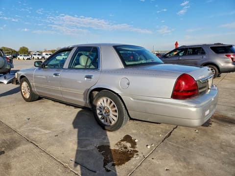 2010 Mercury Grand Marquis, VIN 2MEBM7FV9AX614717. Фото 2 з 6 з аукціону Copart. Каталог авто зі США OpenDataCar.