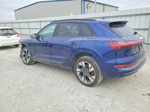 2022 Audi e-tron, VIN WA1AAAGE0NB012888. Фото 2 из 6 с аукциона Copart. Каталог авто из США OpenDataCar.