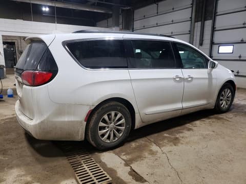 2017 Chrysler Pacifica, VIN 2C4RC1BGXHR572533. Фото 3 з 6 з аукціону Copart. Каталог авто зі США OpenDataCar.