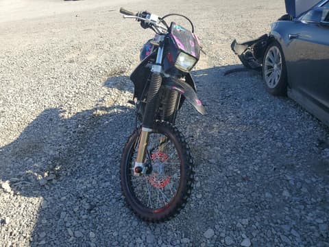 2024 Suzuki DR-Z400 S, VIN JS1SK43A7R7100643. Фото 2 з 6 з аукціону Copart. Каталог авто зі США OpenDataCar.