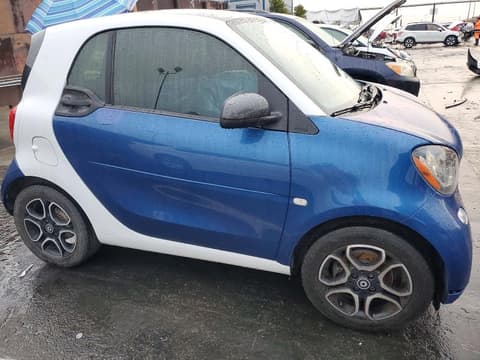2016 Smart Fortwo, VIN WMEFJ5DAXGK055451. Фото 4 з 6 з аукціону Copart. Каталог авто зі США OpenDataCar.