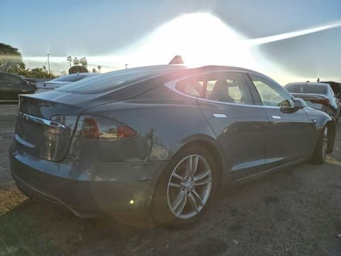 2013 Tesla Model S, VIN 5YJSA1AG0DFP08473. Фото 3 з 6 з аукціону Copart. Каталог авто зі США OpenDataCar.