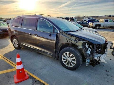 2018 Chrysler Pacifica, VIN 2C4RC1BG7JR252933. Фото 4 з 6 з аукціону Copart. Каталог авто зі США OpenDataCar.