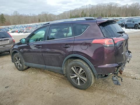 2018 Toyota RAV4, VIN 2T3RFREV6JW752748. Фото 2 з 6 з аукціону Copart. Каталог авто зі США OpenDataCar.