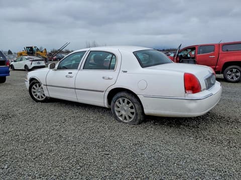 2010 Lincoln Town Car, VIN 2LNBL8CV4AX616630. Фото 2 з 6 з аукціону Copart. Каталог авто зі США OpenDataCar.