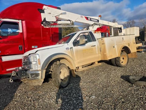 2024 Ford F-550 Super Duty, VIN 1FDUF5HT9RDA06733. Фото 1 из 6 с аукциона Copart. Каталог авто из США OpenDataCar.