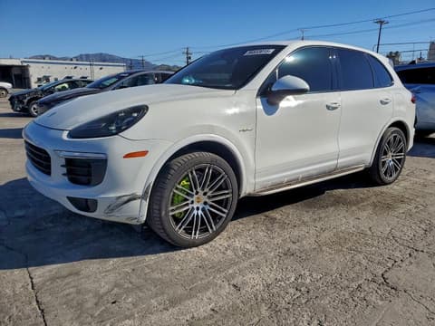 2017 Porsche Cayenne, VIN WP1AE2A27HLA71612. Фото 1 з 6 з аукціону Copart. Каталог авто зі США OpenDataCar.