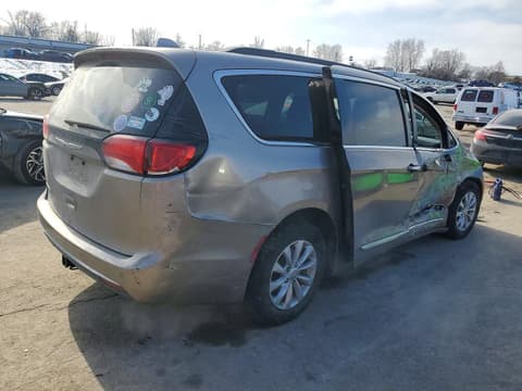 2017 Chrysler Pacifica, VIN 2C4RC1BG2HR634989. Фото 3 з 6 з аукціону Copart. Каталог авто зі США OpenDataCar.