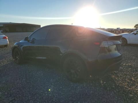 2022 Tesla Model Y, VIN 7SAYGDEE3NF555532. Фото 2 з 6 з аукціону Copart. Каталог авто зі США OpenDataCar.