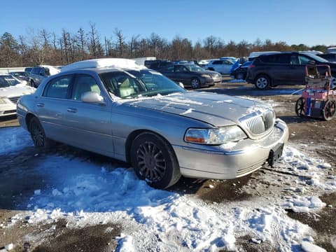 2005 Lincoln Town Car, VIN 1LNHM82WX5Y624271. Фото 4 з 6 з аукціону Copart. Каталог авто зі США OpenDataCar.