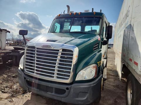 2018 Freightliner Cascadia 113, VIN 3AKBGADV0JSJL4388. Фото 2 з 6 з аукціону Copart. Каталог авто зі США OpenDataCar.