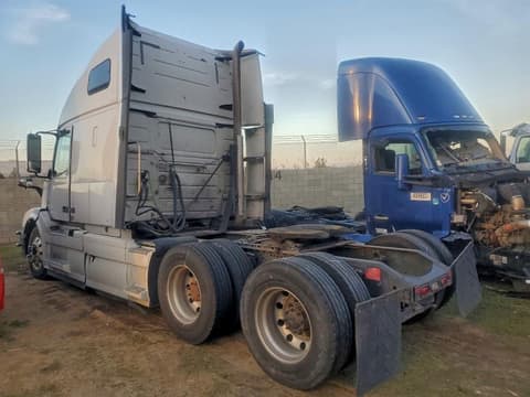2017 Volvo VNL, VIN 4V4NC9EH2HN972752. Фото 3 з 6 з аукціону Copart. Каталог авто зі США OpenDataCar.