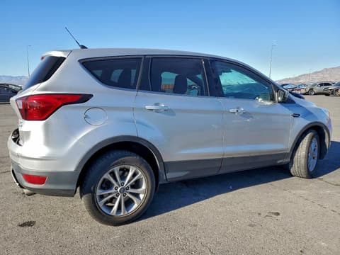 2019 Ford Escape, VIN 1FMCU0GD2KUA45331. Zdjęcie 3 z 6 z aukcji Copart. Katalog aut z USA OpenDataCar.