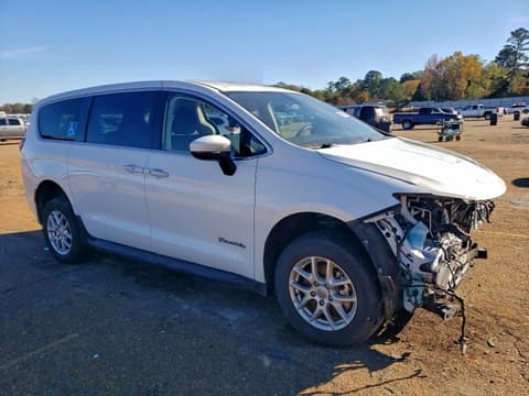 2022 Chrysler Voyager, VIN 2C4RC1CG9NR172103. Фото 4 из 6 с аукциона Copart. Каталог авто из США OpenDataCar.