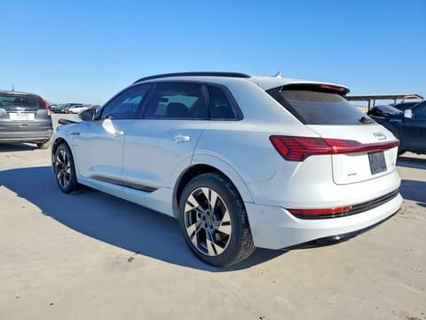 2021 Audi e-tron, VIN WA1AAAGE8MB031400. Фото 2 з 6 з аукціону Copart. Каталог авто зі США OpenDataCar.