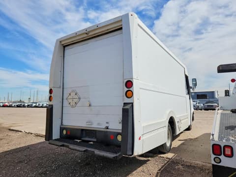 2013 Isuzu NPR, VIN JALB4T171D7W01794. Zdjęcie 3 z 6 z aukcji Copart. Katalog aut z USA OpenDataCar.