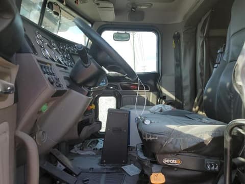 2017 Peterbilt tractor , VIN 1NPXDP9X8HD391844. Photo 5 of 6 from Copart auction. OpenDataCar US salvage catalog.