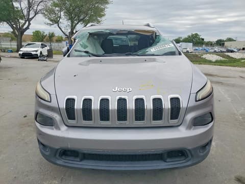 2018 Jeep Cherokee, VIN 1C4PJLCB3JD612004. Фото 5 з 6 з аукціону Copart. Каталог авто зі США OpenDataCar.