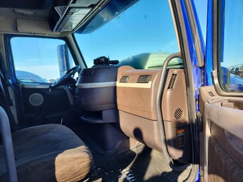 2015 Volvo VN, VIN 4V4NC9EH5FN156681. Фото 5 з 6 з аукціону Copart. Каталог авто зі США OpenDataCar.