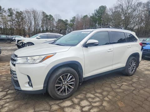 2019 Toyota Highlander, VIN 5TDKZRFH9KS555979. Фото 1 з 6 з аукціону Copart. Каталог авто зі США OpenDataCar.