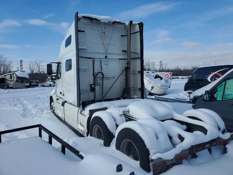 2020 Volvo VN, VIN 4V4NC9EJ3LN201583. Фото 3 з 6 з аукціону Copart. Каталог авто зі США OpenDataCar.