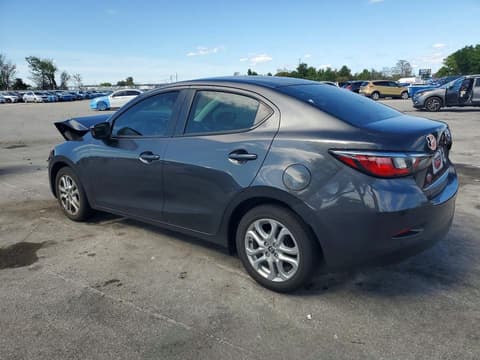 2018 Toyota Yaris, VIN 3MYDLBYV5JY331315. Фото 2 з 6 з аукціону Copart. Каталог авто зі США OpenDataCar.