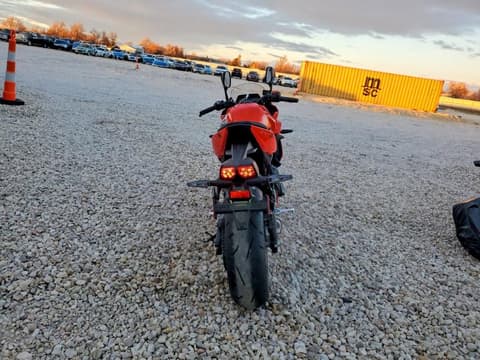 2026 Suzuki GSX800, VIN JS1EM13B4T7100556. Фото 4 з 6 з аукціону Copart. Каталог авто зі США OpenDataCar.