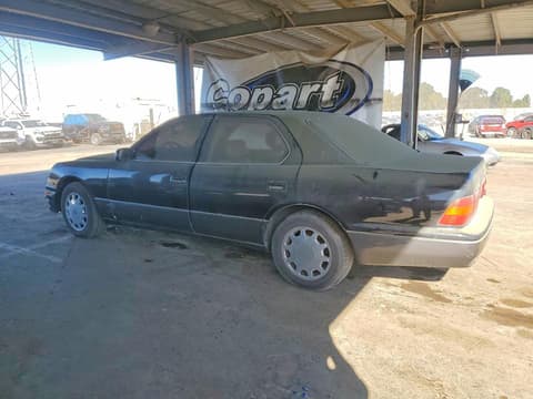 1995 Lexus LS 400, VIN JT8UF22E3S0015629. Photo 2 of 6 from Copart auction. OpenDataCar US salvage catalog.