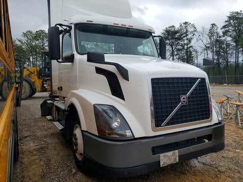 2017 Volvo VNL, VIN 4V4N39TG5HN988079. Фото 1 з 6 з аукціону Copart. Каталог авто зі США OpenDataCar.