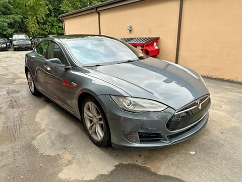 2013 Tesla Model S, VIN 5YJSA1AC6DFP10886. Фото 1 з 6 з аукціону Copart. Каталог авто зі США OpenDataCar.