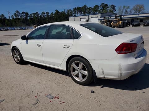 2015 Volkswagen Passat, VIN 1VWAT7A3XFC103475. Zdjęcie 2 z 6 z aukcji Copart. Katalog aut z USA OpenDataCar.