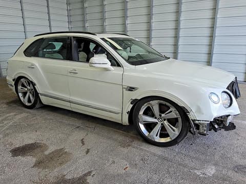 2017 Bentley Bentayga, VIN SJAAC2ZV8HC015170. Фото 4 из 6 с аукциона Copart. Каталог авто из США OpenDataCar.