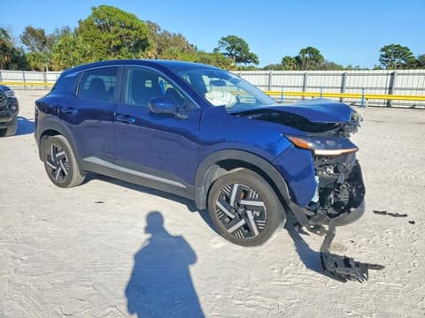 2025 Nissan Kicks, VIN 3N8AP6CA7SL303469. Фото 4 з 6 з аукціону Copart. Каталог авто зі США OpenDataCar.