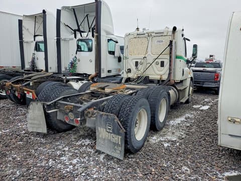 2013 Freightliner Cascadia, VIN 1FUJGEBG2DSBY0269. Фото 4 з 6 з аукціону Copart. Каталог авто зі США OpenDataCar.