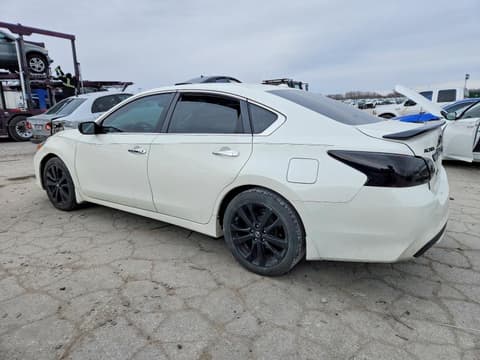 2018 Nissan Altima, VIN 1N4AL3AP2JC472232. Фото 2 з 6 з аукціону Copart. Каталог авто зі США OpenDataCar.