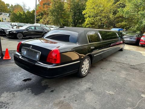 2005 Lincoln Town Car, VIN 1L1FM88W85Y654529. Фото 4 з 6 з аукціону Copart. Каталог авто зі США OpenDataCar.