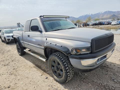 1998 Dodge Ram 2500, VIN 1B7KF23Z0WJ215975. Фото 4 из 6 с аукциона Copart. Каталог авто из США OpenDataCar.