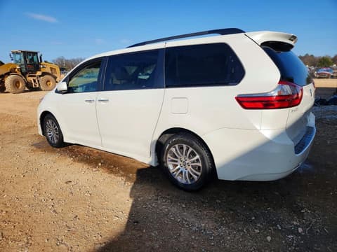 2020 Toyota Sienna, VIN 5TDYZ3DC9LS082388. Фото 2 из 6 с аукциона Copart. Каталог авто из США OpenDataCar.