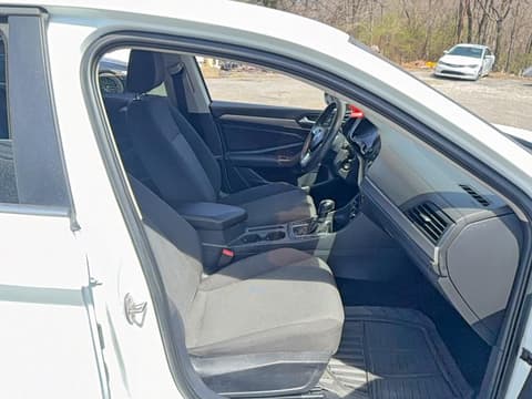 2019 Volkswagen Jetta, VIN 3VWC57BU7KM139997. Фото 5 з 6 з аукціону Copart. Каталог авто зі США OpenDataCar.