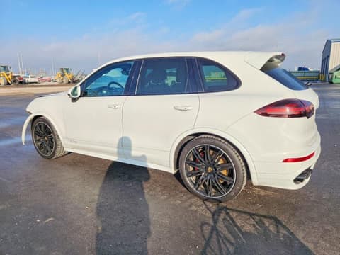 2017 Porsche Cayenne, VIN WP1AD2A28HLA81956. Фото 2 з 6 з аукціону Copart. Каталог авто зі США OpenDataCar.