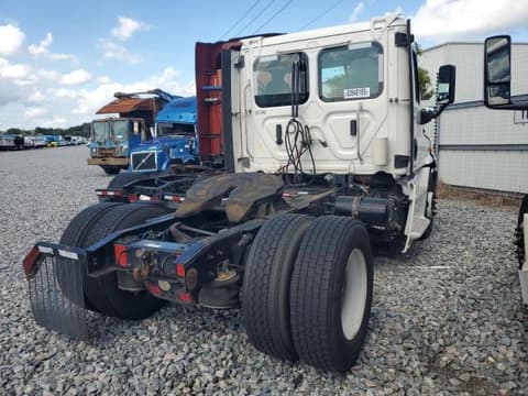 2016 Freightliner Cascadia 113, VIN 3AKBGADV9GSHB2527. Zdjęcie 4 z 6 z aukcji Copart. Katalog aut z USA OpenDataCar.