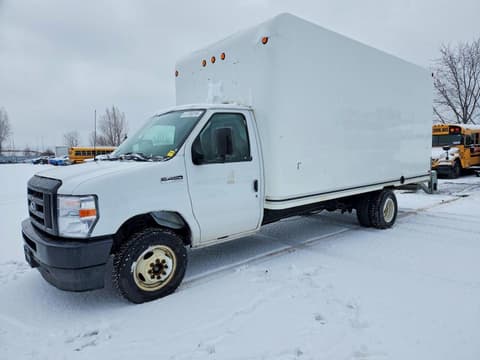 2023 Ford Econoline, VIN 1FDWE4FK6PDD18232. Zdjęcie 1 z 6 z aukcji Copart. Katalog aut z USA OpenDataCar.