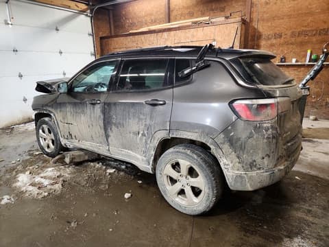 2020 Jeep Compass, VIN 3C4NJDBB2LT165256. Фото 2 з 6 з аукціону Copart. Каталог авто зі США OpenDataCar.