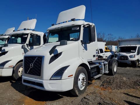 2019 Volvo VNR, VIN 4V4W19DF2KN221488. Фото 2 з 6 з аукціону Copart. Каталог авто зі США OpenDataCar.