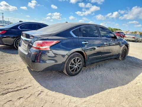 2015 Nissan Altima, VIN 1N4AL3AP3FN337319. Фото 3 з 6 з аукціону Copart. Каталог авто зі США OpenDataCar.